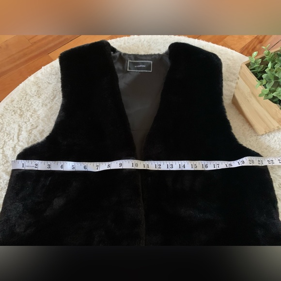 Le Chateau Faux Fur Vest - Picture 3 of 7
